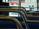 Ein gelungenes Detailbild der Sitzstangen zur Halterung. Aufgenommen am 11.04.08 im GMC-RTS (Rapid Transit Series).