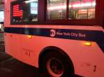 Auch wenn es Rot aussieht sind die Busse der MTA New York City Weiß-Blau. Hier auch noch zu sehen der  Hintern  eines Orion 7. Aufgenommen in der Nacht zum 13.04.08