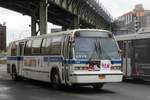 Bus United States of America (USA): Bus New York City (New York): General Motors (GMC) RTS (Rapid Transit Series) der Metropolitan Transportation Authority (MTA) / New York City Bus, aufgenommen im