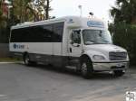 Mittellanger Bus auf Freightliner Fahrgestell des amerikanischen Busunternehmens  Platinum Transportation  aus Florida.