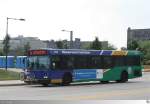 2003 New Flyer D40LF  Milwaukee County Transit System (MCTS) # 4742  aufgenommen am 28. August 2013 in Milwaukee, Wisconsin / USA.