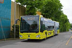 Mercedes Citaro 73 der AAGL, auf der Linie 72, fährt am 28.04.2026 durch die Bahnhofstrasse Richtung Haltestelle Liebrüti.