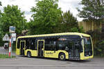 Mercedes eCitaro 31 der AAGL, auf der Linie 82, f�hrt am 13.05.2026 zur Haltestelle beim Bahnhof Kaiseraugst.