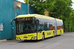 Solaris Elektrobus 96 der AAGL, auf der Linie 72, f�hrt am 28.04.2026 durch die Bahnhofstrasse Richtung Haltestelle Liebr�ti.