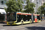 MAN Lions City Hybridbus 72 der AAGL, auf der Linie 81, f�hrt am 02.07.2026 zur Haltestelle am Aeschenplatz.