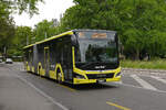 MAN Lion City Hybridbus 77 der AAGL, auf der Linie 81, f�hrt am 11.05.2026 Richtung Haltestelle Breite. Aufnahme Basel.
