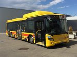 Der neue Scania Citywide CNG Testbus der BLT auf dem Hof der Garage Hüslimatt, 11.04.2016