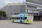Mercedes eCitaro 1002 mit der Werbung: Mit dem E-Bus in eine Klimafreundliche Energiezukunft, auf der Linie 37, verlässt die Haltestelle St.