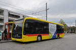 Mercedes eCitaro 1014, auf der Linie 47, wartet am 01.11.2025 an der Haltestelle in Bottmingen.