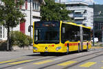 Mercedes Citaro 53 der BLT, auf der Tramersatzlinie 11, f�hrt am 06.07.2026 durch die Hauptstrasse in Reinach zur Haltestelle Reinach Dorf.