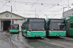 Insgesamt fünf MAN Gelekbusse sind auf dem Hof des Depots Dreispitz abgestellt.
