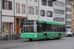 MAN Bus 822, auf der Linie 33, fährt zur Haltestelle Universitätsspital.