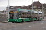 Hess Doppelgelenk Elektrobus 9103, auf der Linie 50, fährt am 24.01.2024 Richtung Endstation am Bahnhof SBB.