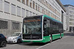 Mercedes eCitaro 8115, auf der Linie 33, verlässt am 02.05.2026 die Haltestelle in der Spiegelgasse. Aufnahme Basel.