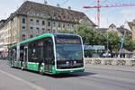 Mercedes eCitaro 7137, auf der wegen der Grossbaustelle am Marktplatz umgeleiteten Linie 36, �berquert am 13.07.2026 die Mittlere Rheinr�cke Richtung Haltestelle Rheinhasse.