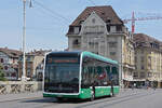 Mercedes eCitaro 8116, auf der wegen der Grossbaustelle am Marktplatz umgeleiteten Linie 33, �berquert am 13.07.2026 die Mittlere Rheinbr�cke Richtung Haltestelle Schiffl�nde.