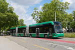 Hess Doppelgelenk Elektrobus 9102, auf der Linie 50, verl�sst am 01.06.2026 die Haltestelle Kannenfeldplatz.