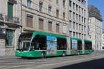 Hess Doppelgelenk Elektrobus 9101, auf der Linie 50, f�hrt am 04.07.2026 durch die Centralbahnstrasse Richtung Haltestelle Brausebad. Aufnahme Basel.