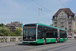 Mercedes eCitaro 7130, auf der wegen der Grossbaustelle am Marktplatz umgeleiteten Linie 36, �berquert am 13.07.2026 die Mittlere Rheinbr�cke Richtung Haltestelle Schiffl�nde.