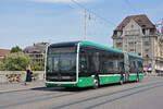Mercedes eCitaro 7118, auf der wegen der Grossbaustelle am Marktplatz umgeleiteten Linie 36, �berquert am 13.07.2026 die Mittlere Rheinbr�cke Richtung Haltestelle Schiffl�nde.