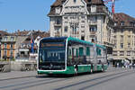 Mercedes eCitaro 7118, auf der wegen der Grossbaustelle am Marktplatz umgeleiteten Linie 36, �berquert am 20.07.2026 die Mittlere Rheinbr�cke Richtung Haltestelle Schiffl�nde. Aufnahme Basel.