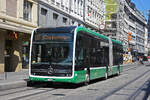 Mercedes eCitaro 7121, auf der wegen der Grossbaustelle am Marktplatz umgeleiteten Linie 36, bedient am 19.08.2026 die Haltestelle Rheingasse.