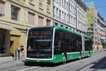 Mercedes eCitaro 7127, auf der wegen der Grossbaustelle am Marktplatz umgeleiteten Linie 36, bedient am 19.08.2026 die Haltestelle Rheingasse.