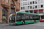 Mercedes eCitaro 8107, auf der Linie 33, verl�sst am 07.09.2026 die Haltestelle in der Spiegelgasse.
