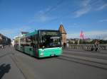 MAN Bus mit der Betriebsnummer 777 fährt über die Mittlere Rheinbrücke Richtung Grossbasel.