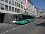 MAN Bus mit der Betriebsnummer 823 auf der Linie 33 in der Spiegelgasse in Basel.
