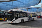 Volvo Hybridbus 43, auf der Linie 6, wartet am 06.10.2025 beim Bahnhof Aarau.