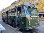 FBW Unterflurbus 157 von Bernmobil Historique am 24.10.21 bei der Schwanengasse in Bern.