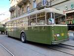 Heckansicht des FBW Unterflurbusses 157 von Bernmobil Historique am 24.10.21 in der Schwanengasse.