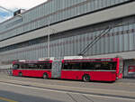 NAW Trolleybus 1, auf der Linie 12, bedient die Haltestelle Schanzenstrasse. Die Aufnahme stammt vom 01.11.2010.