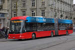 Hess Elektrobus 205, auf der Linie 17, fährt zur Haltestelle beim Bahnhof Bern.