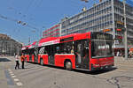 Volvo Bus 806, auf der Linie 10, fährt zur Haltestelle beim Bahnhof Bern. Die Aufnahme stammt vom 17.06.2013.