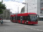 Bernmobil Nr. 24 (lighTram 19DC) am 23.6.2022 kurz vor dem Bhf. Bern