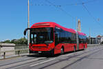 Volvo Hybrid Bus 881, auf der Linie 10, überquert die Kornhausbrücke. Die Aufnahme stammt vom 08.07.2022.
