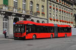 Volvo Hybridbus 215, auf der Linie 8A, bedient am 04.10.2022 die Haltestelle auf dem Bundesplatz.