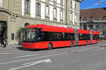 Hess Doppelgelenktrolleybus 50, auf der Linie 20, überquert am 04.10.2022 den Bubenbergplatz.