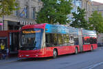 Hess Elektrobus 201, auf der Linie 17, bedient am 04.10.2022 die Haltestelle beim Bahnhof Bern.