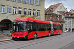Volvo Hybridbus 234, auf der Tramersatzlinie 6A, bedient am 17.04.2023 die Haltestelle Zytglogge beim Casinoplatz.