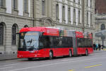 Hess Trolleybus 26, auf der Linie 12, fährt am 17.04.2023 über den Bubenbergplatz.