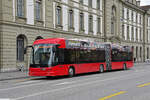 Hess Trolleybus 23, auf der Linie 12, überquert am 17.04.2023 den Bubenbergplatz.
