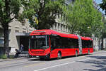 Volvo Hybridbus 226, auf der Tramersatz Linie 3A, fährt am 11.06.2025 durch die Bundesgasse. Aufnahme Bern.