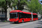 Volvo Hybridbus 227, auf der Linie 10, fährt am 11.06.2025 durch die Bundesgasse.