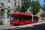 Volvo Hybridbus 884, auf der Linie 10, fährt am 11.06.2025 durch die Bundesgasse.