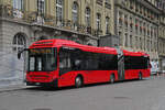 Volvo Hybridbus 880, auf der Linie 10, bedient am 16.10.2025 die Haltestelle beim Bundesplatz.