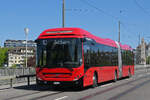 Volvo Hybridbus 223, auf der Linie 10, �berquert am 20.04.2026 die Kornhausbr�cke.