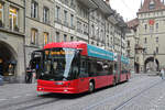 Hess Trolleybus 28, auf der Linie 12, f�hrt am 16.10.2025 durch die Marktgasse. Aufnahme Bern.